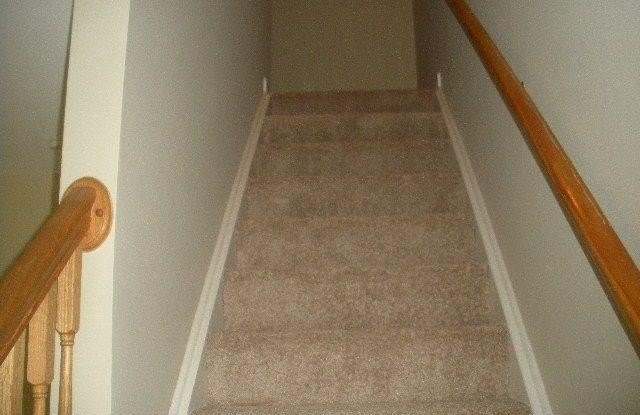 1042 COMMERCIAL COURT