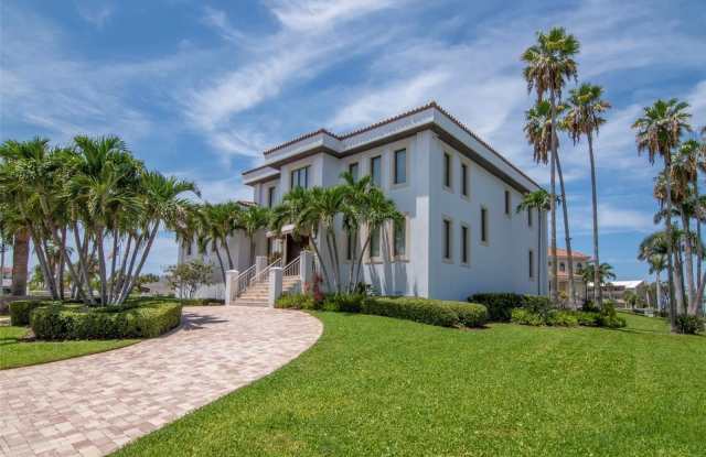 3340 HIBISCUS DRIVE W