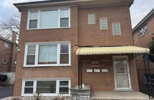 Photo of 15214 Woodlawn Avenue unit: 1