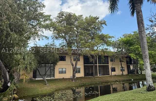 2 Briarwood Cir