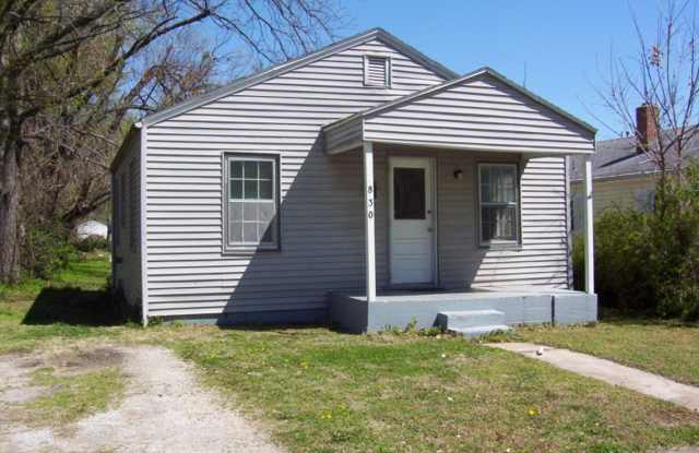 Photo of Cute 2 bedroom house in quiet neighborhood!