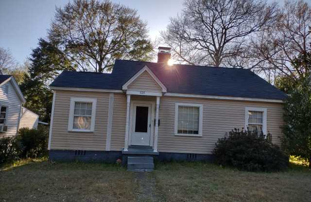 Adorable Two Bedroom Home in Edgewood!