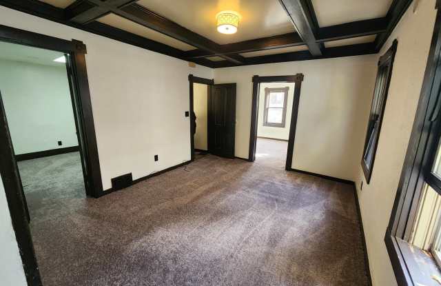 638 West 5th Street - 1st