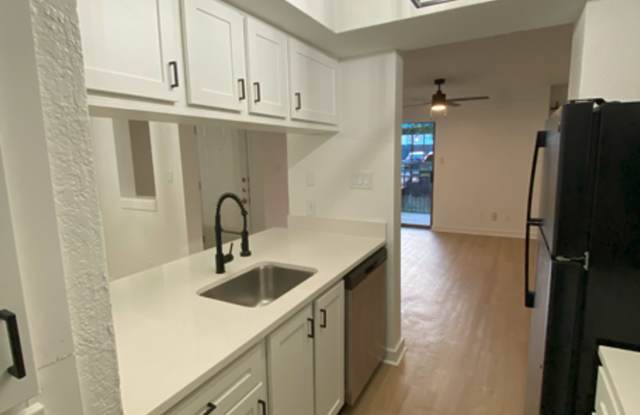 Photo of Townhollow Apartments