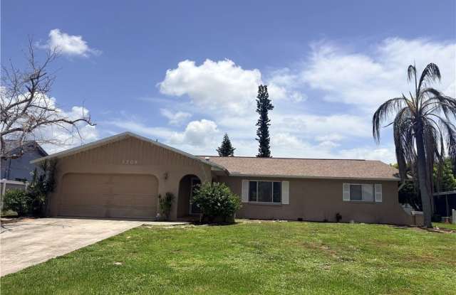 3709 SW 1st Place