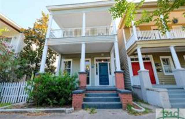 310 E Henry St