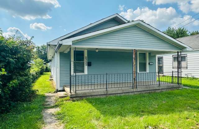 Convenient 2 BR / 1 BA Duplex Unit with Shared Front Porch