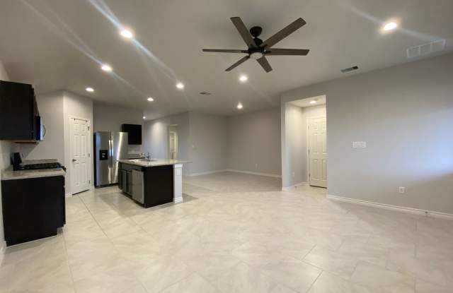 NEWER 4 BDRM HOME IN FLOUR BLUFF ISD!