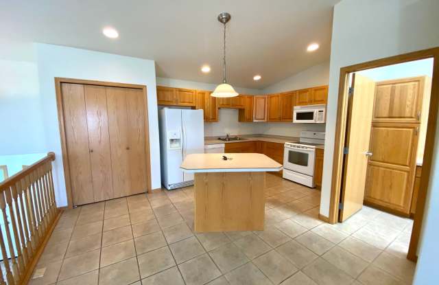 3 Bed, 2 Bath Townhome