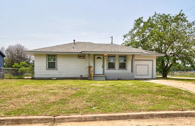 Charming 3-Bedroom Home with Modern Features  Storm Shelter! Ask About Our $250 Off Special!