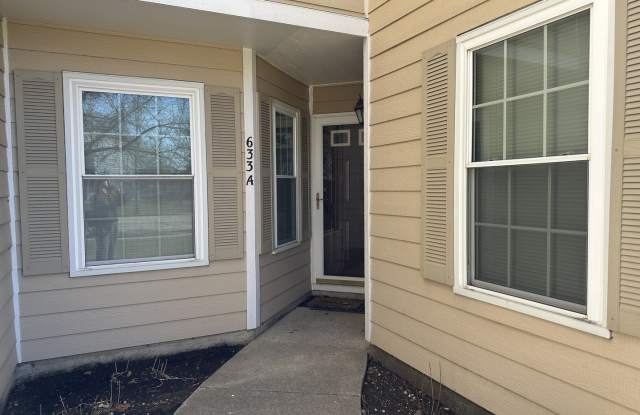 633 W Streamwood Boulevard