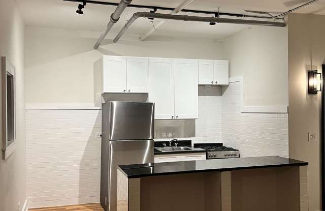 Photo of 1716 West Albion Avenue