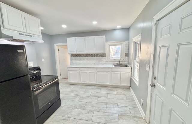 Spacious 4bd Home | 1st Floor Laundry Room | Hardwood Floors