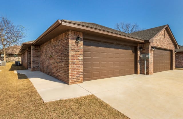 404 Chalk Hill Ct - 404 Chalk Hill Court, Edmond, OK 73003