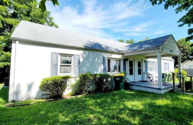 Photo of 2801 Maple St