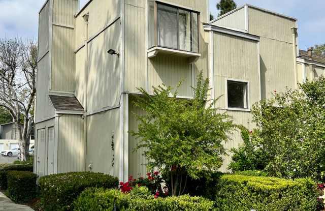 Lovely 2bd. condo in Claremont w/2 car garage