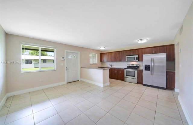 580 NE 150th St - 580 NE 150th St, Golden Glades, FL 33161