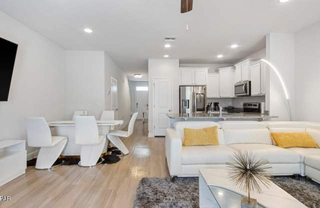 Photo of 7482 Shadow Lake Drive