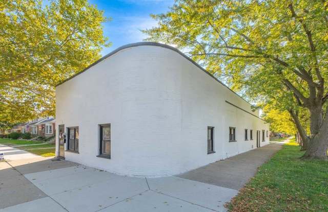 6259 W Peterson Avenue unit: 1R