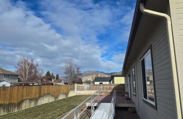 1920 square foot single family home has 4 bedrooms and 2.0 bathrooms.