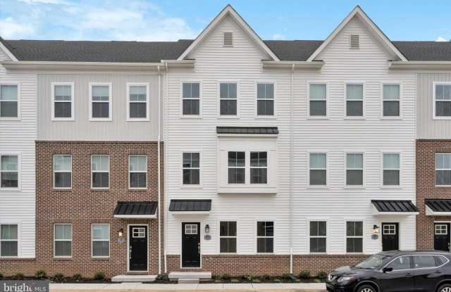 Photo of 19 E FRONT ST