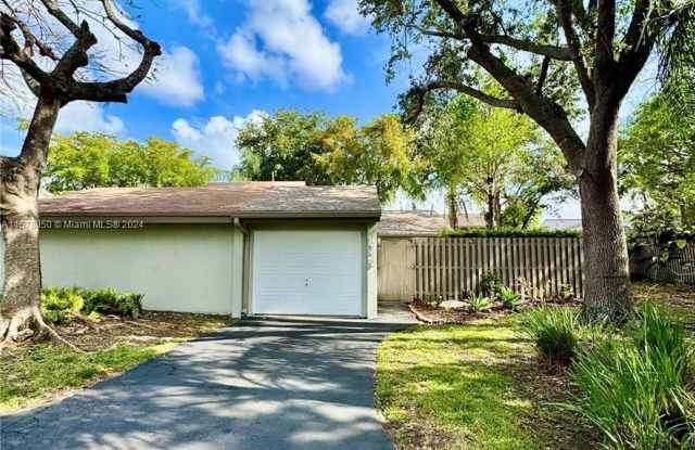 10520 SW 112th Ave - 10520 Southwest 112th Avenue, Kendall, FL 33176