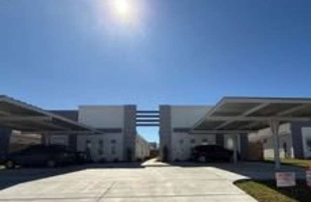 3104 West Driftwood Street