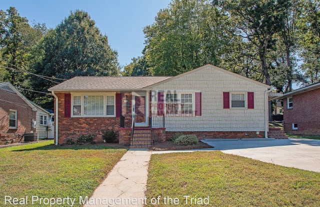 2748 Lyndhurst Ave - 2748 Lyndhurst Avenue, Winston-Salem, NC 27103