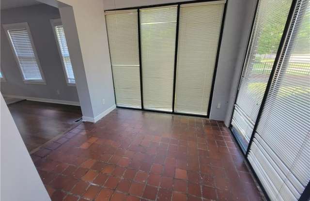 1896 Ridgewood Drive