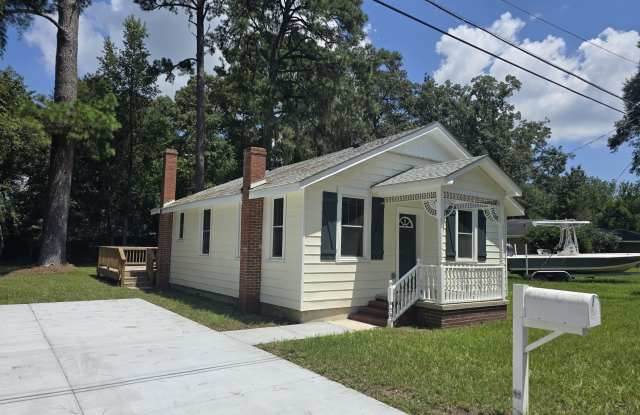 Photo of 14 West Back Road