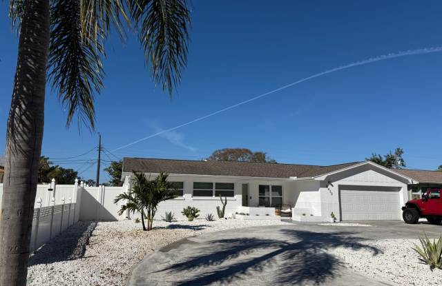 Stunning Seminole Home with Private Pool | 3 Bed / 2 Bath