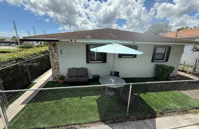 Photo of 208 NW 7th St