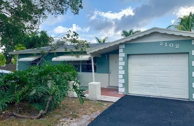 2102 SW 13th Ct - 2102 Southwest 13th Court, Delray Beach, FL 33445