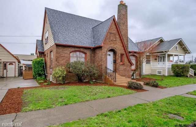 317 3rd Ave SE