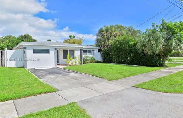104 SW 7th St HALLANDALE BEACH, FL 33009