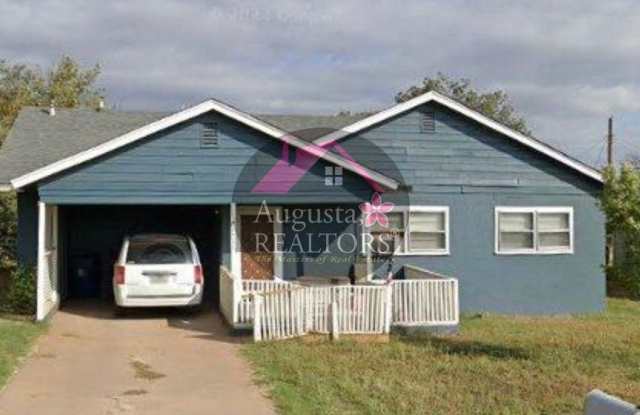 2 Bedroom home in Sweetwater!