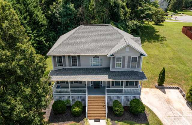 3 Bedroom || 2.5 Bathroom Home with Basement