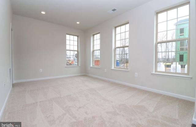 1624 FIELD SPARROW TERRACE NE