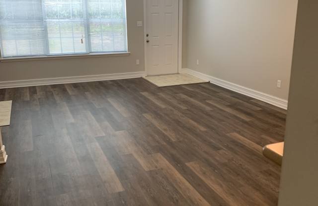 1561 Crescent Hills Dr