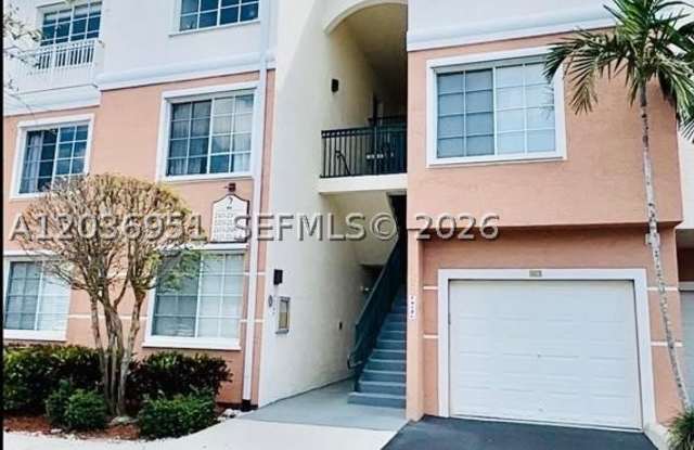 2304 E Myrtlewood Cir E