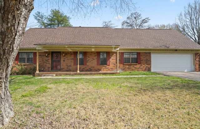 676 HERMITAGE TRAIL Dr