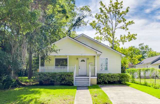 SCAD-Friendly 3BR Home Near Bus Route – Perfect for Roommates