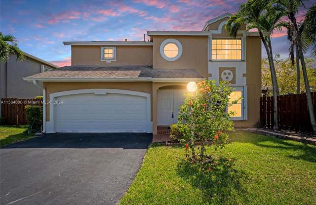 10065 NW 54th Ter