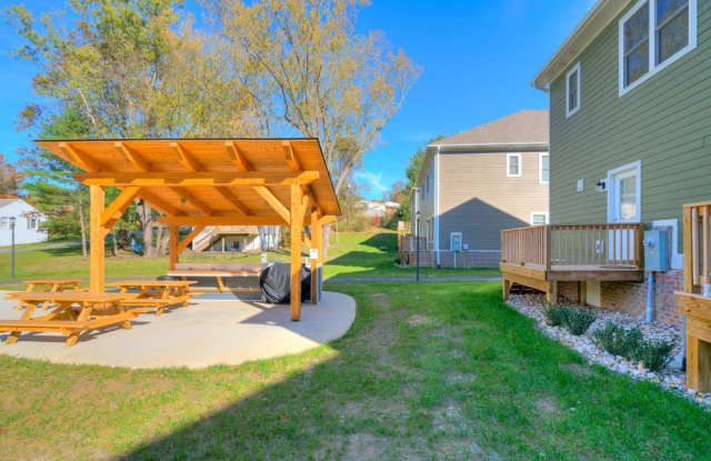 Two Bedroom In Uptown Village