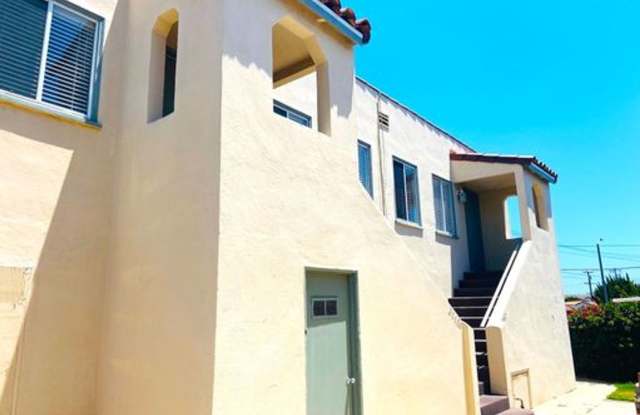 Adorable Upstairs Back Unit Duplex