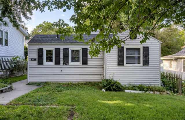 2 Bedroom Benson Charmer!!