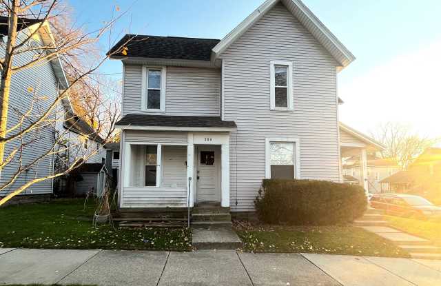 302 Spencer St NE