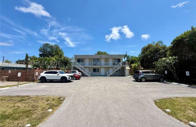 912 NE 17th Ct