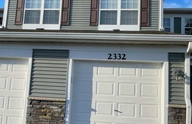 beautiful 2 bed 2.5 Bath spacious town home