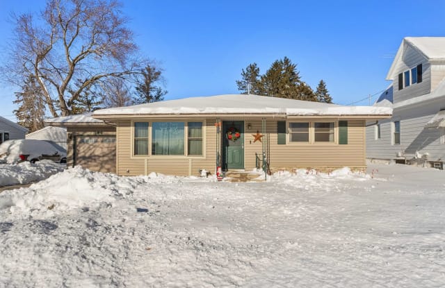 944 Fond Du Lac - 944 Fond Du Lac Avenue, Sheboygan Falls, WI 53085